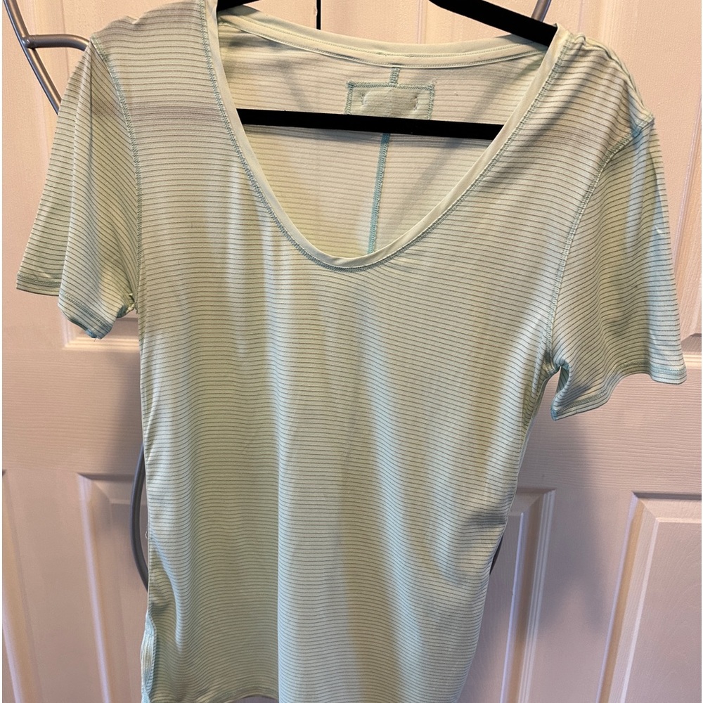 Lululemon short sleeve top